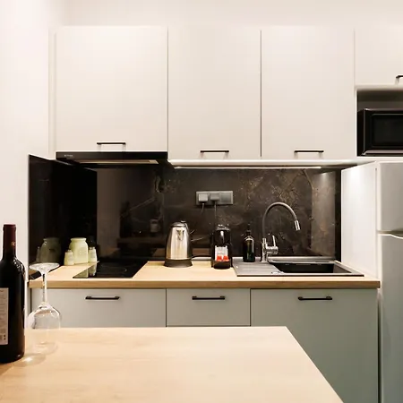Apartment 3 *