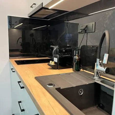 Apartment 3 *
